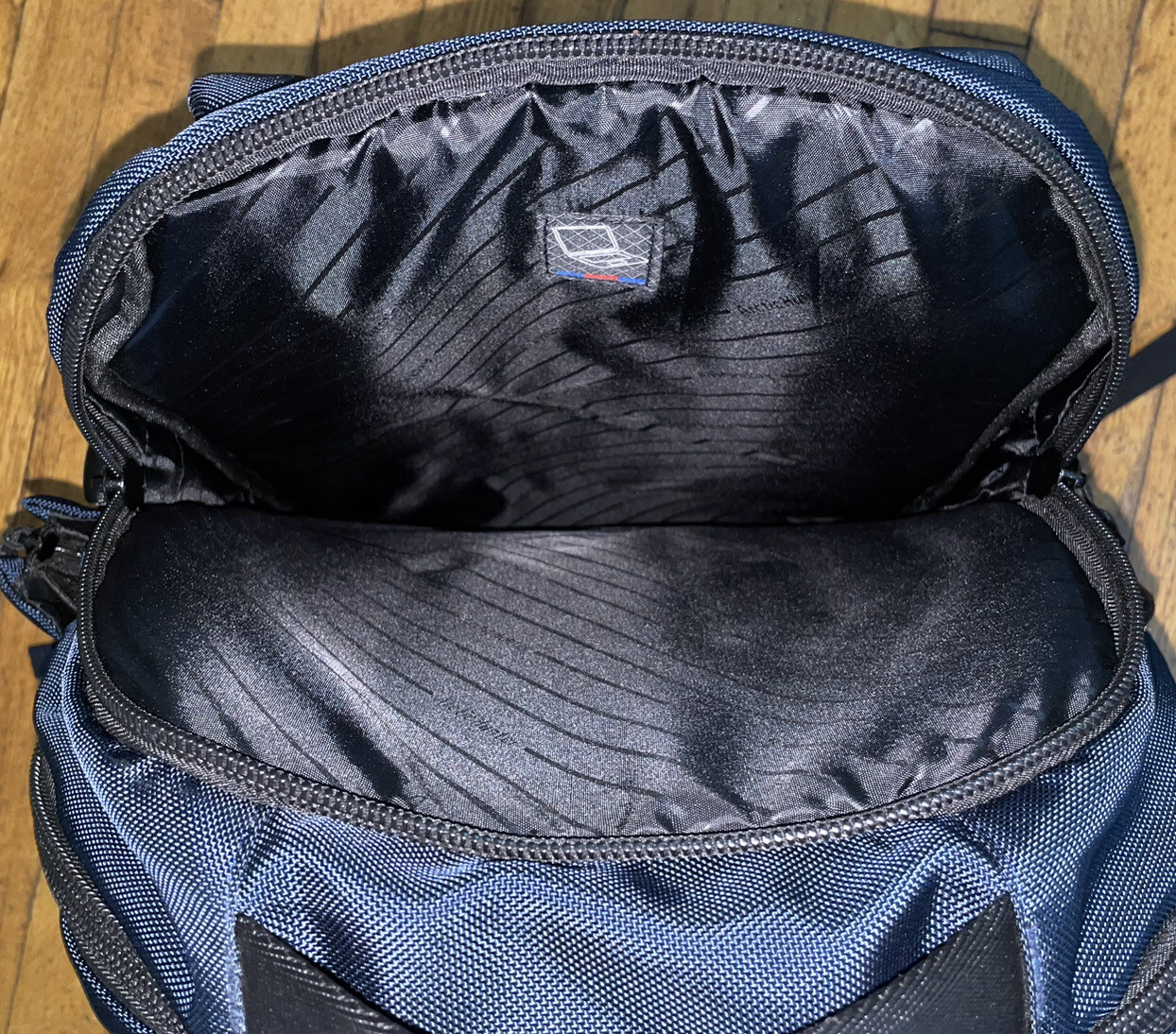Arctic Hunter Windtook Waterproof Durable Lightweight Laptop USB Backpack