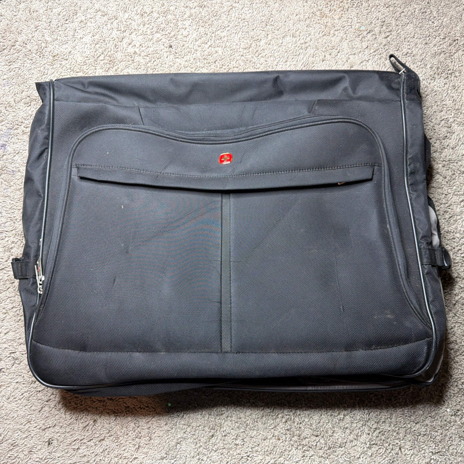 Swiss costume back Black 24’x20 Travel Luggage Zippers Side Strap USA
