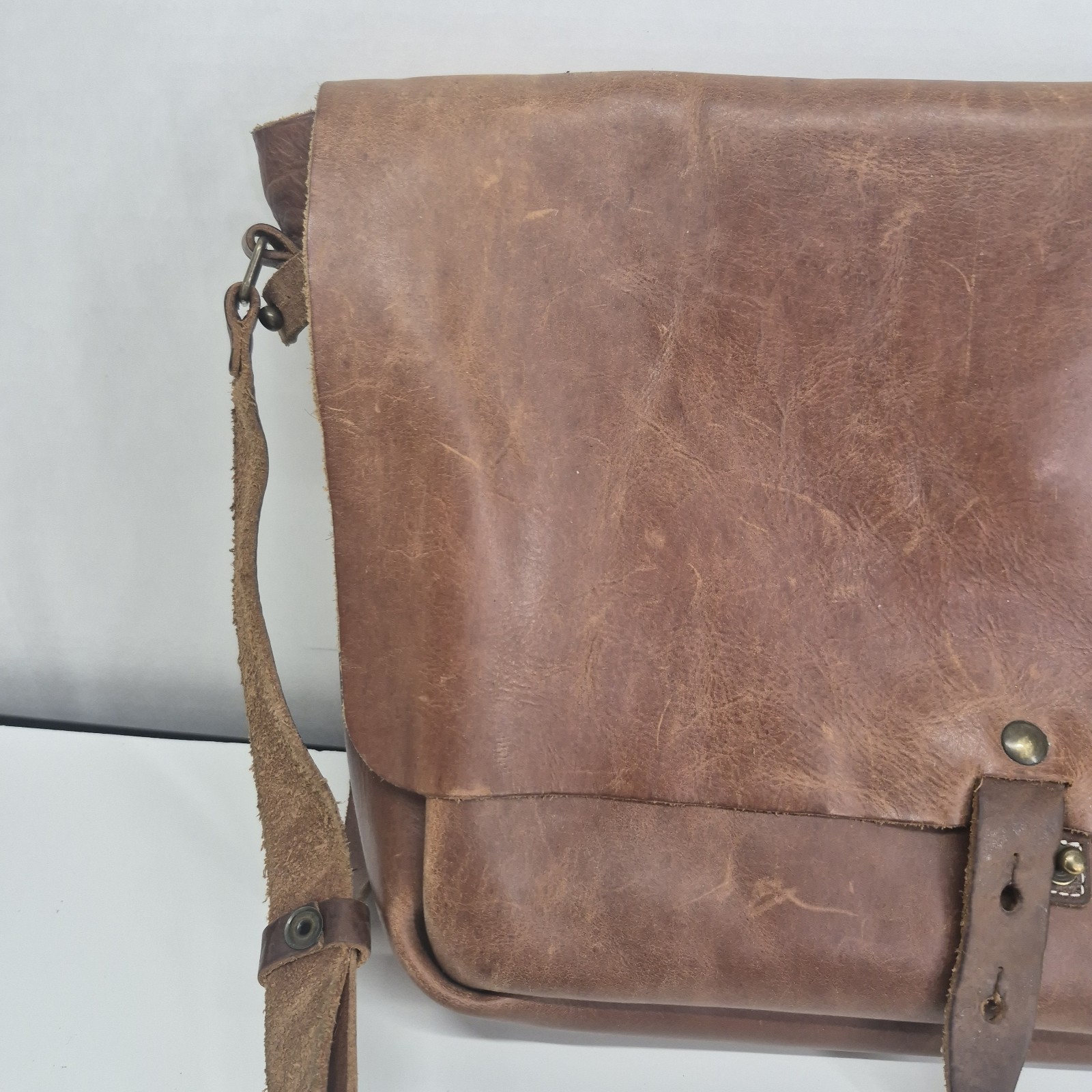 Whipping Post WP Standard Large Leather Brown Distressed Messenger Bag