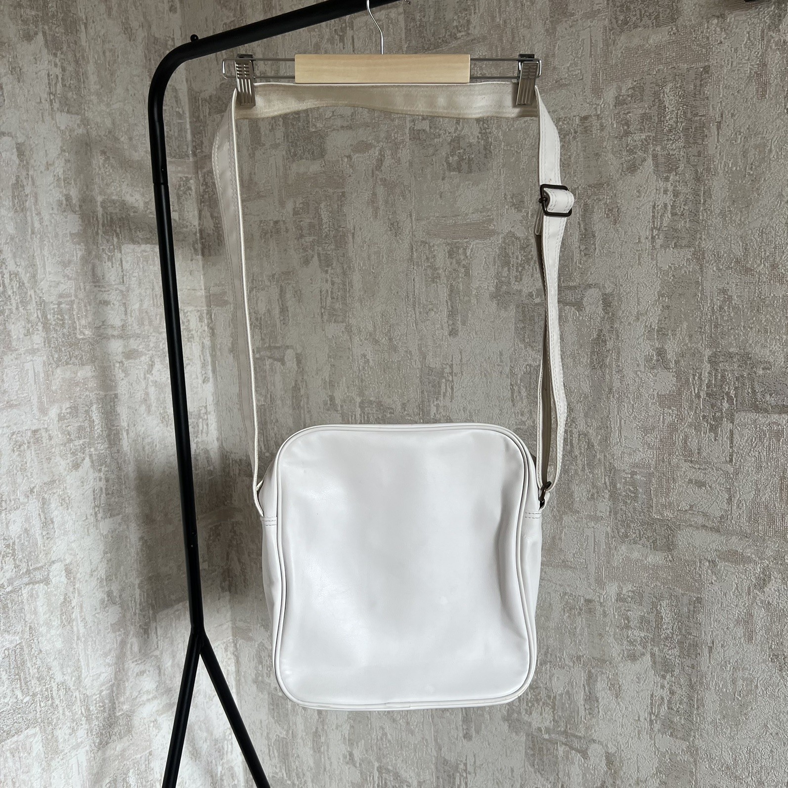 Vintage Adidas Originals White Shoulder Bag Trefoil Logo Crossbody Messenger Y2K