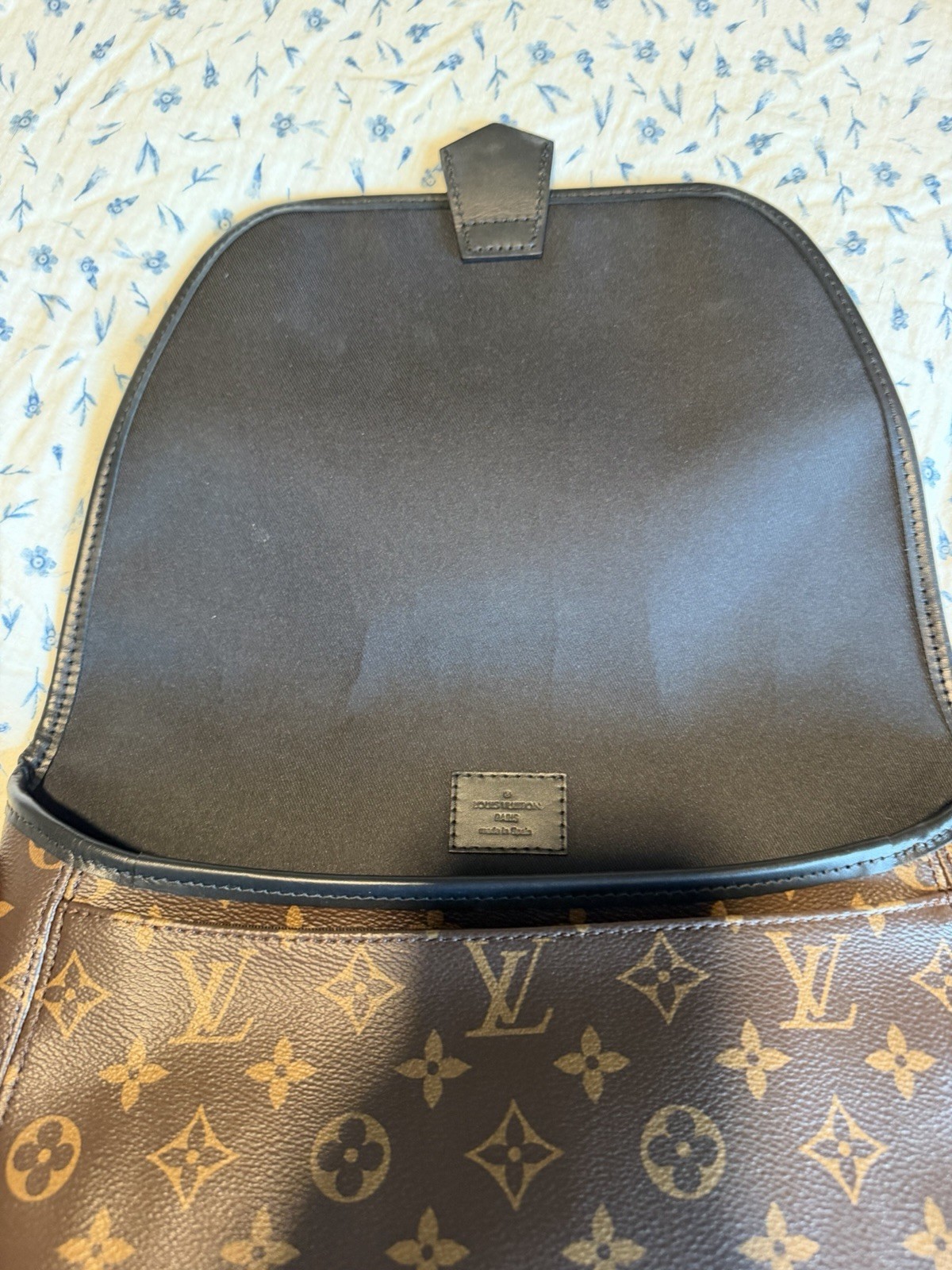 Louis Vuitton Magnetic Messenger