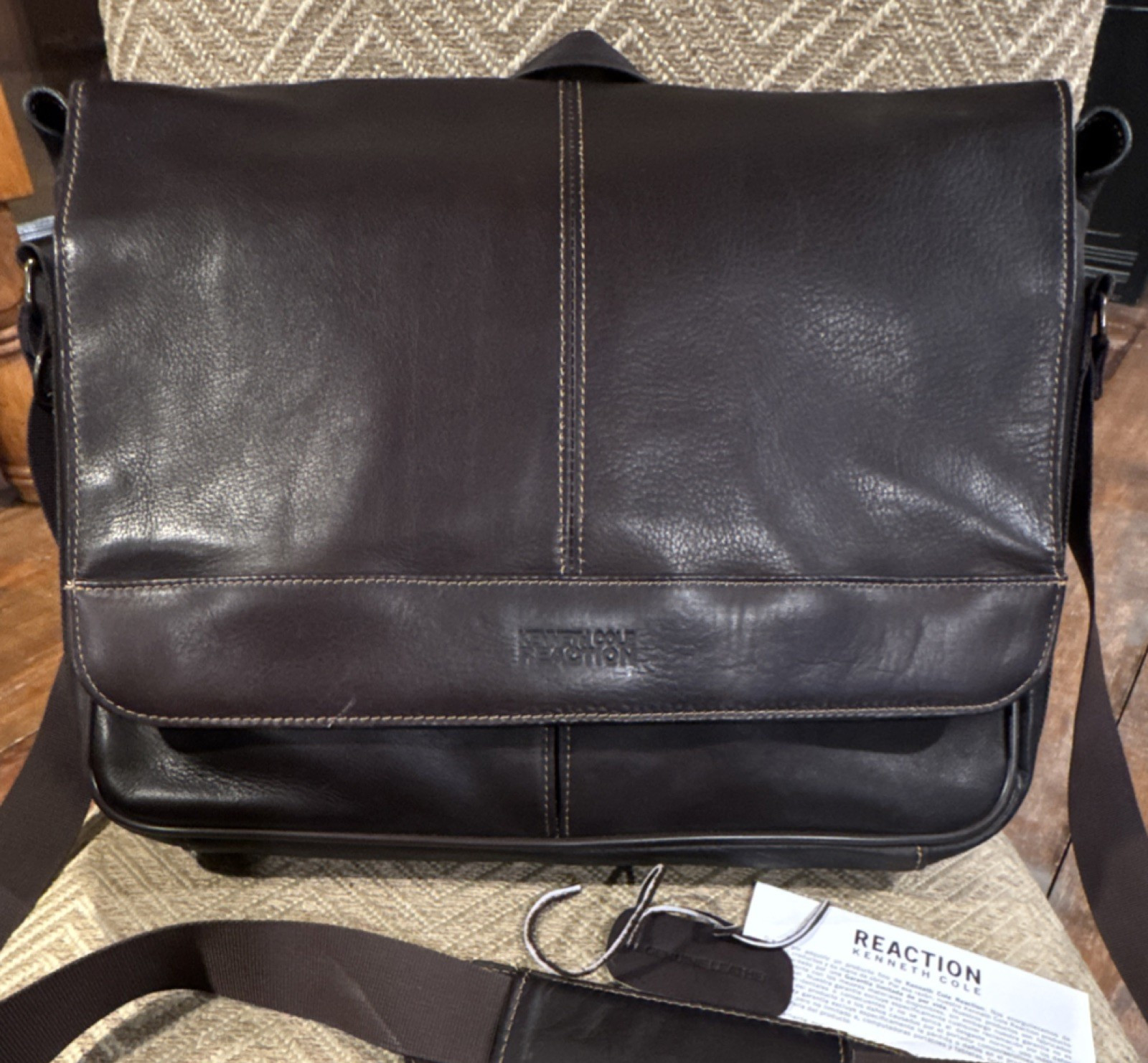 Kenneth Cole Reaction Messenger Bag Brown Zip Closure Inner Pockets #524541CB