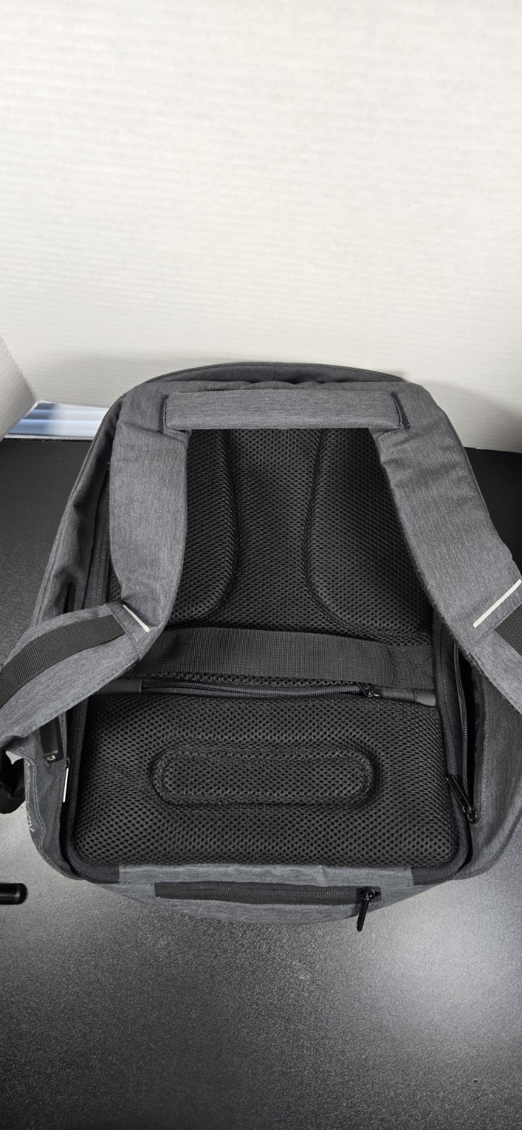 XD Design Antitheft Backpack Great Condition! Bobby See Photos For Measurements