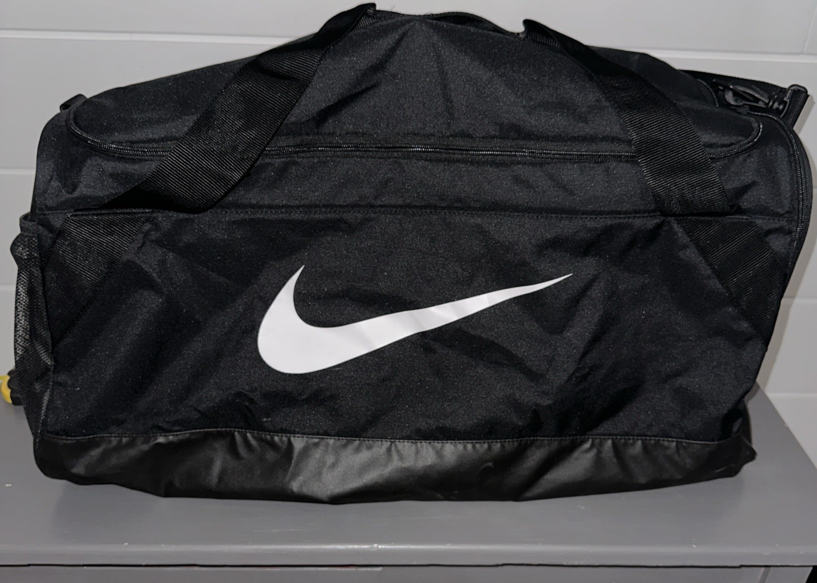 Nike Men’s Large Duffle Training Bag – Black 26×12.