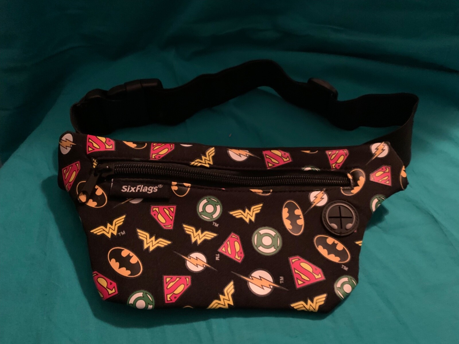 **Justice League~Six Flags~Fanny Pack~Hip Waist Belt Bag~Black Multi Logo Print*
