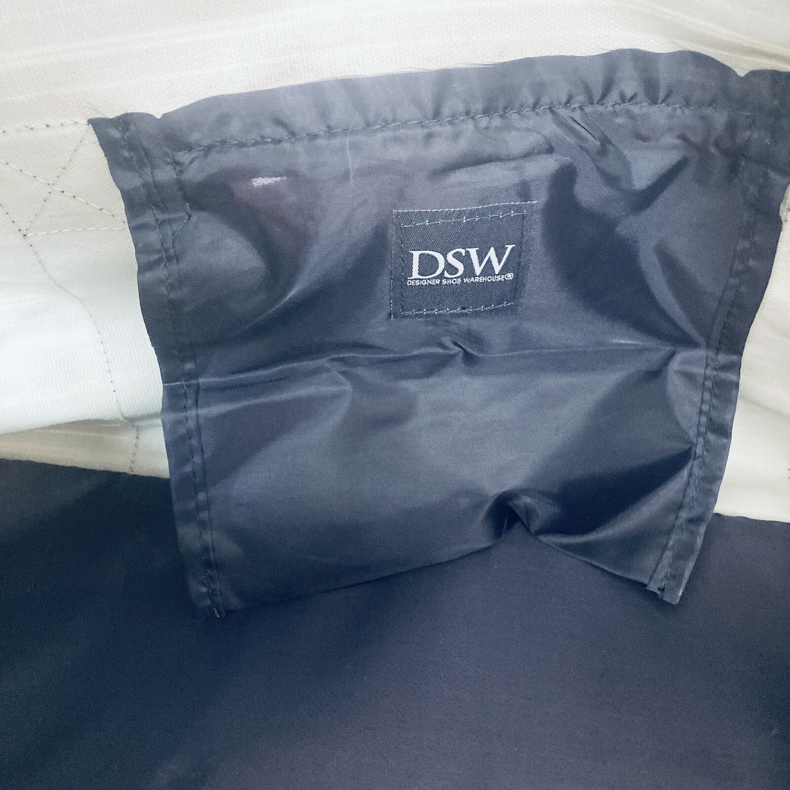 Large DSW Tote, Duffle 20″x14x10, Exceptionally Clean, Leather Compartment Below