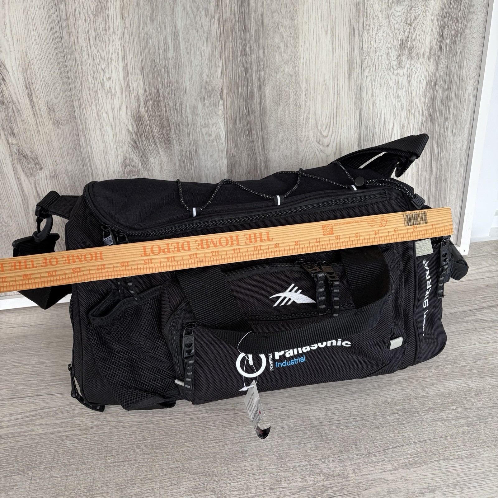 High Sierra Switch Blade industrial duffle Camera bag Black New Equipment gym