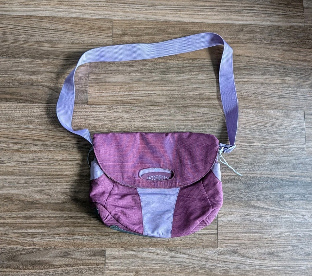 KEEN Hybrid Transport Messenger Crossbody Shoulder Bag Purple Magnetic Closure