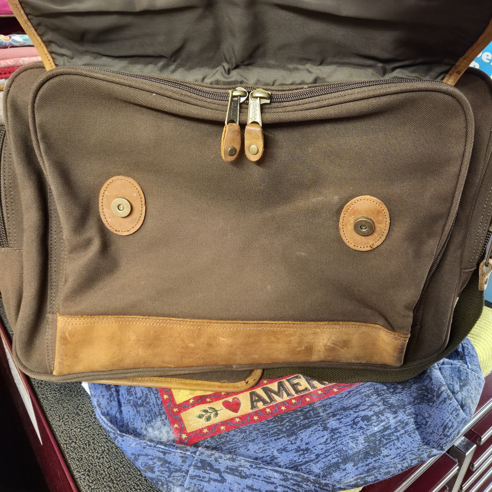 Cabela’s Brown Canvas & Leather Fishing Hunting Camping Large Travel Luggage Bag
