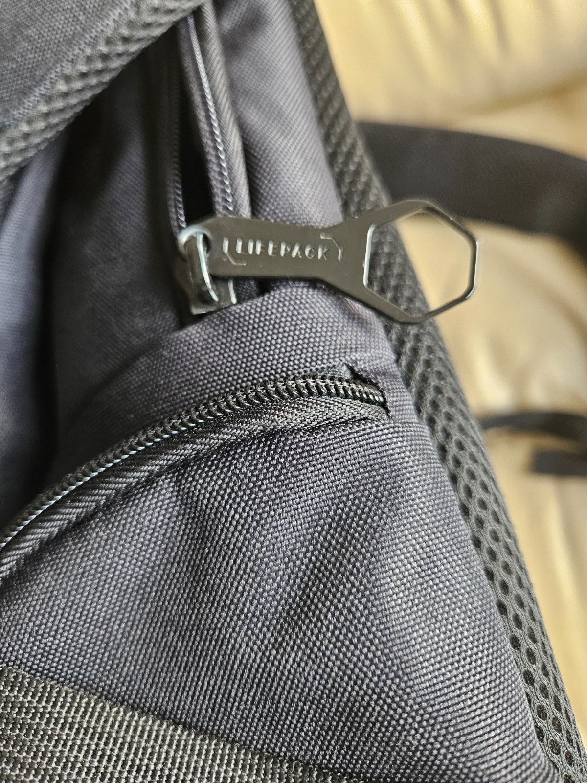 SOLGAARD [LIFEPACK] BACKPACK 17 ” HIGH 4.5 “WIDE AT BASE 12 ” LONG AT THE BASE