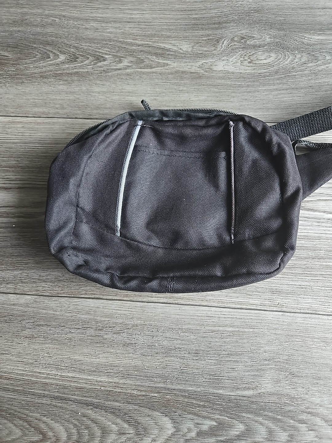 Sleek Black Utility Fanny Pack for Style and Functionality