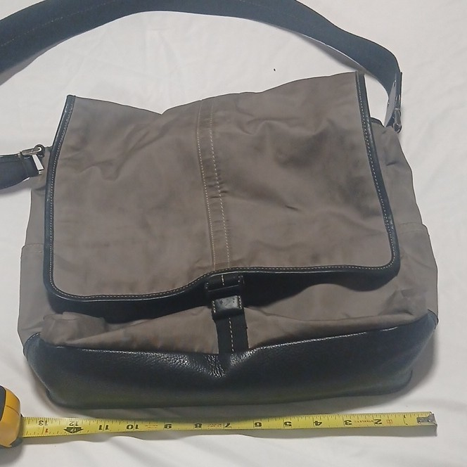 Coach Gray/Black Solid Messenger Bag, Adjustable Strap, Outer Pockets, Lined
