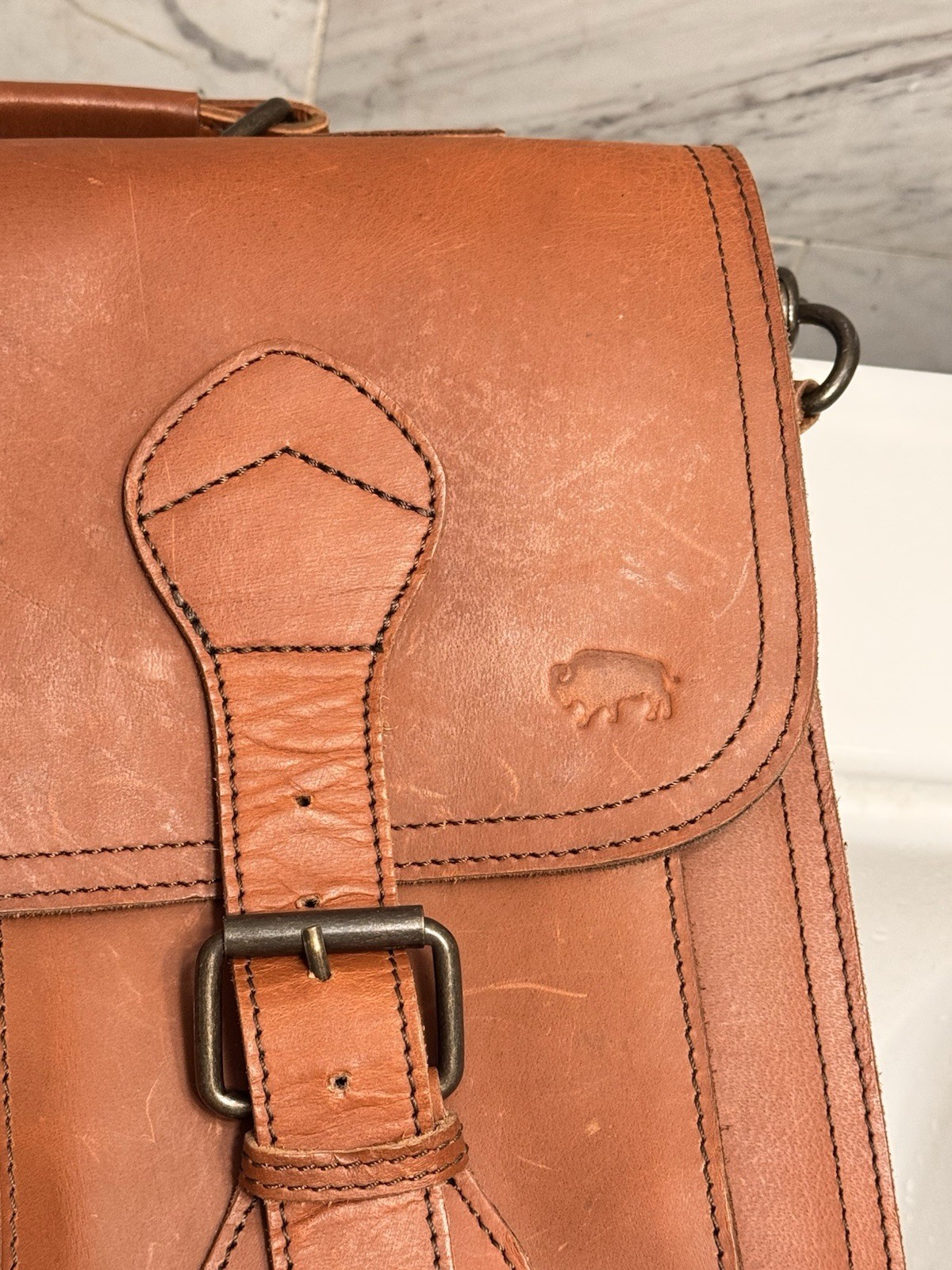 Buffalo Jackson Roosevelt Messenger Briefcase 16” Removable Strap Cognac Brn