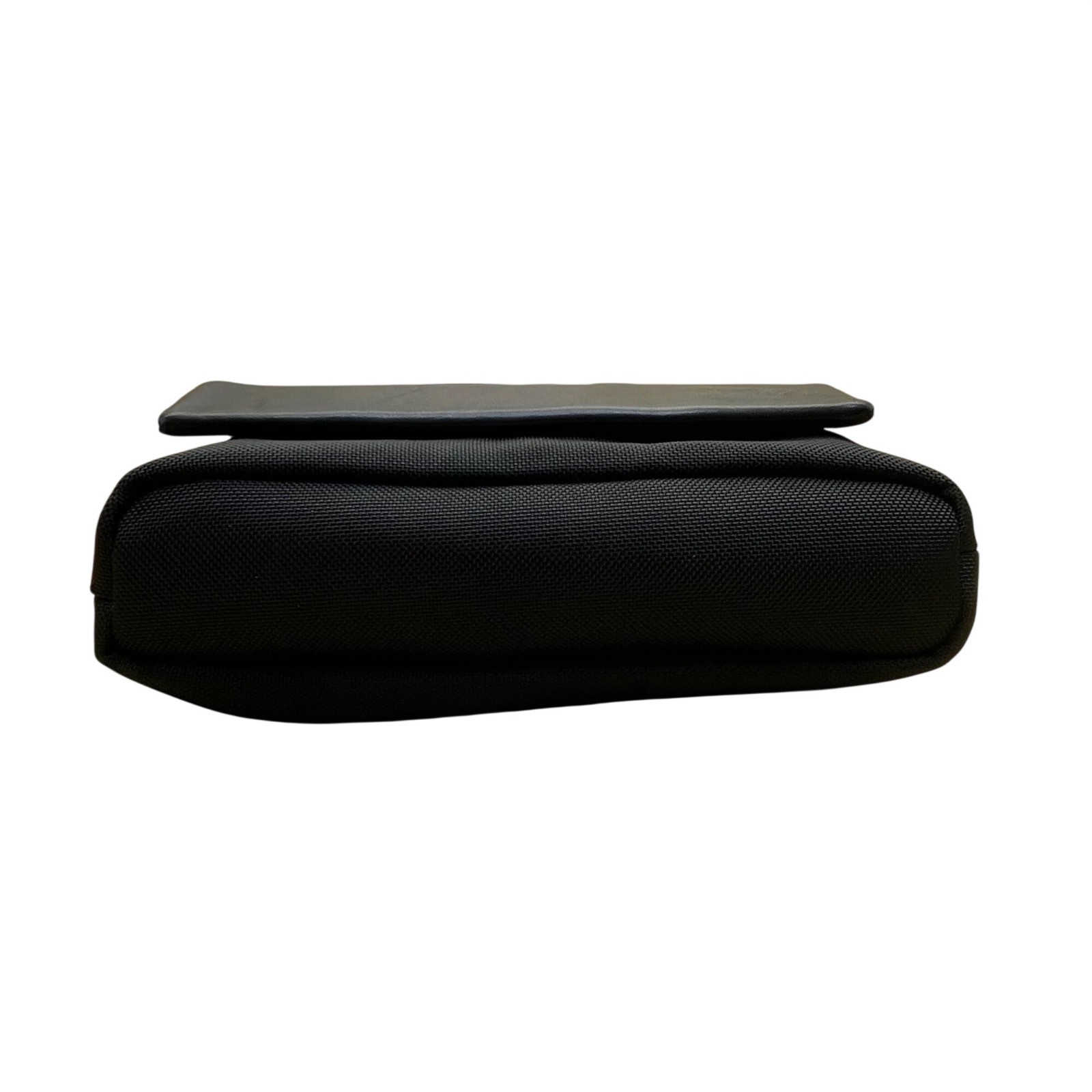 Tumi Men’s Black Fabric Adjustable Strap Durable Lined Interior Messenger Bag
