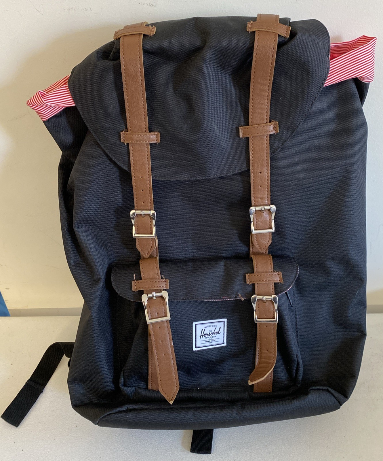 HERSCHEL SUPPLY CO. LITTLE AMERICA BACKPACK Laptop Stripe Inside Great Cond!