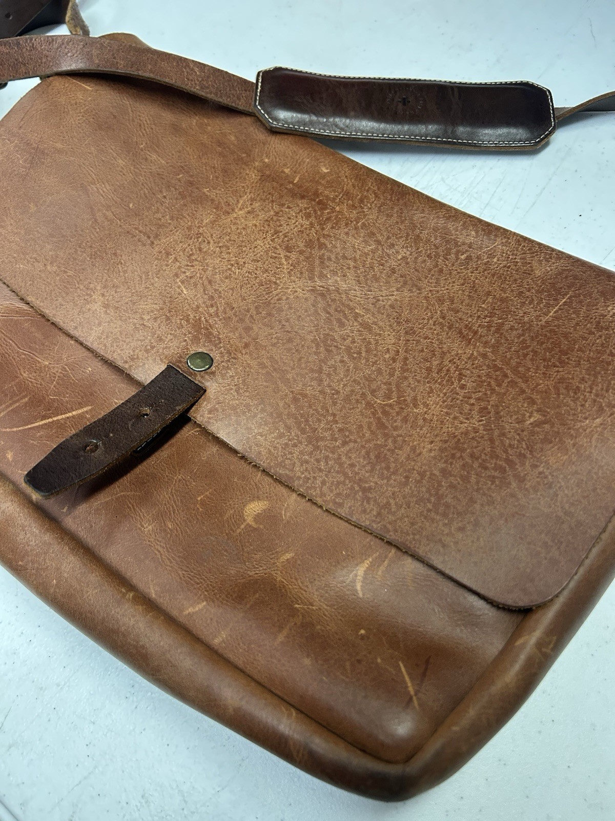 Whipping Post WP Men’s Standard Large Vintage Leather Messenger Bag Brown