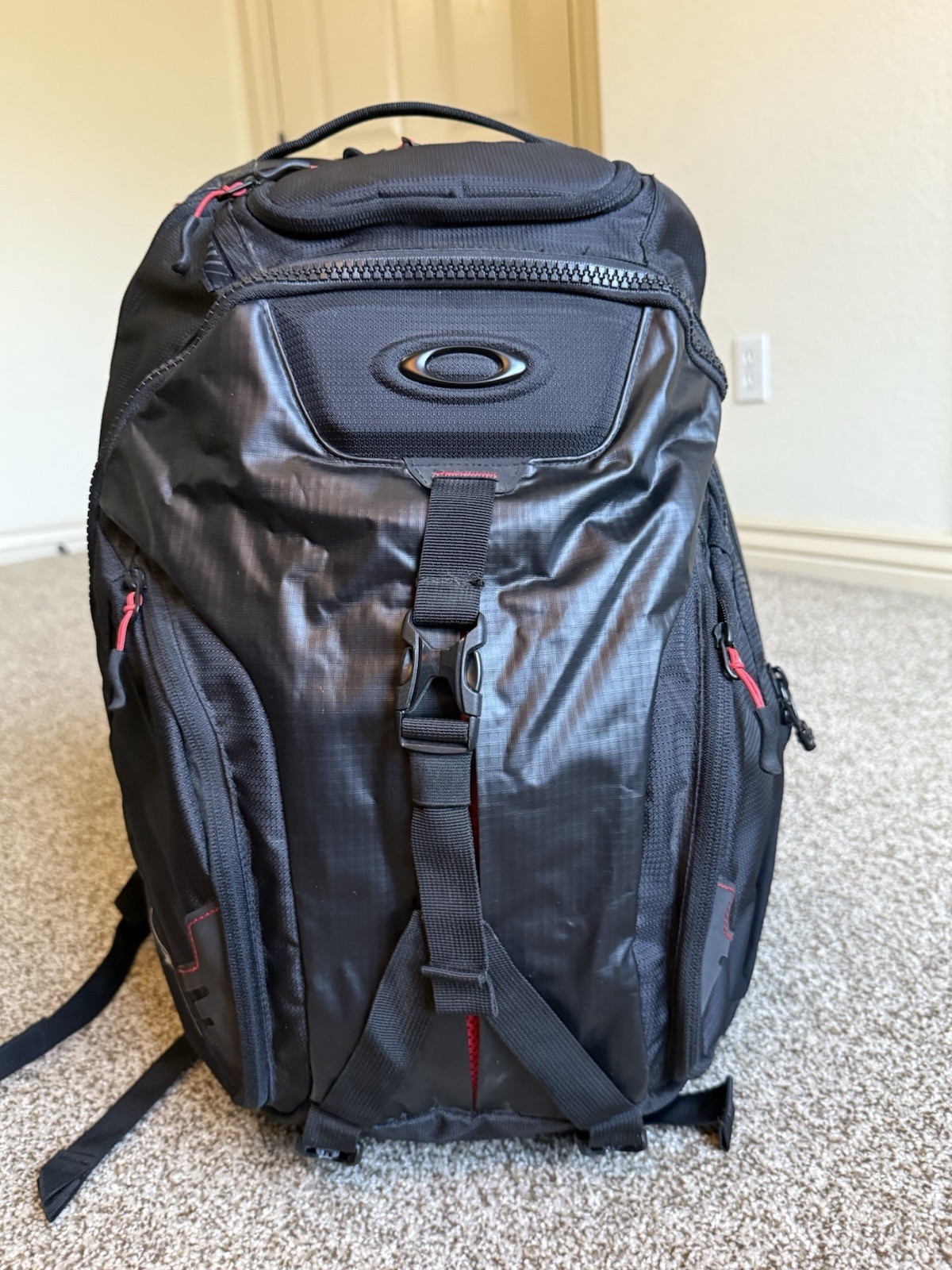 Oakley Blade Hydrofree Backpack Multiple Pockets