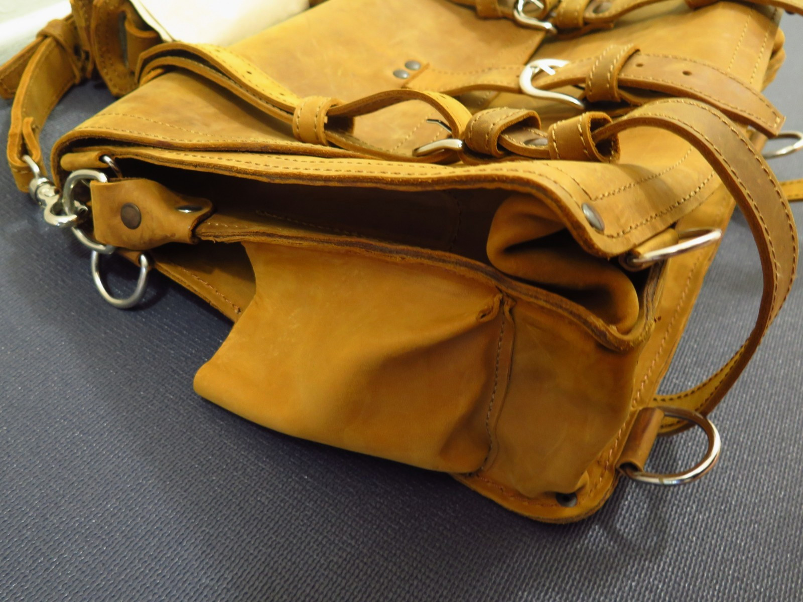 Saddleback Leather OLD LOGO 16″ LARGE CLASSIC BRIEFCASE Tobacco Brown 2-Rivet