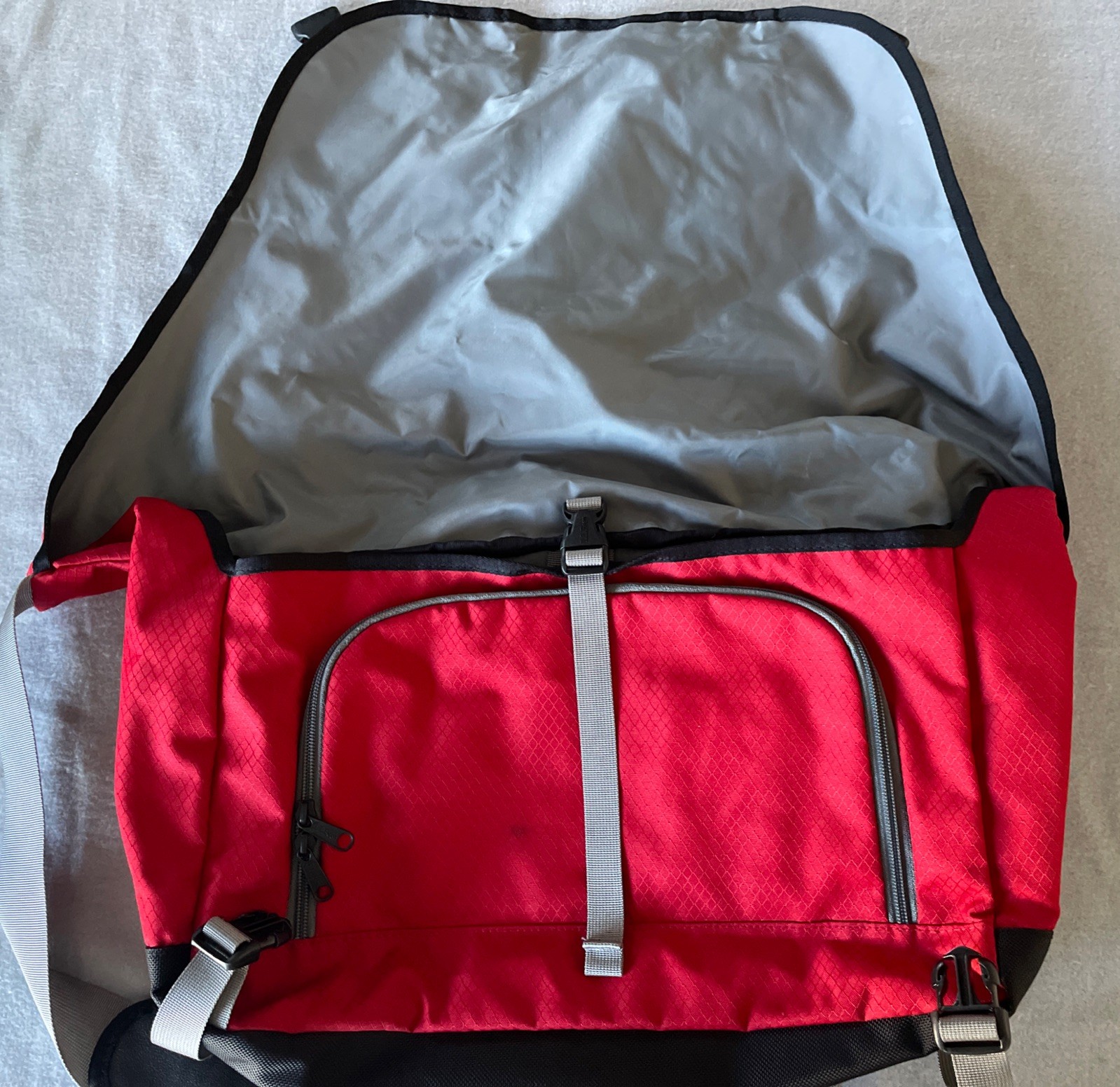 LL BEAN Laptop Commuter Adjustable Shoulder Messenger/Day Bag Red