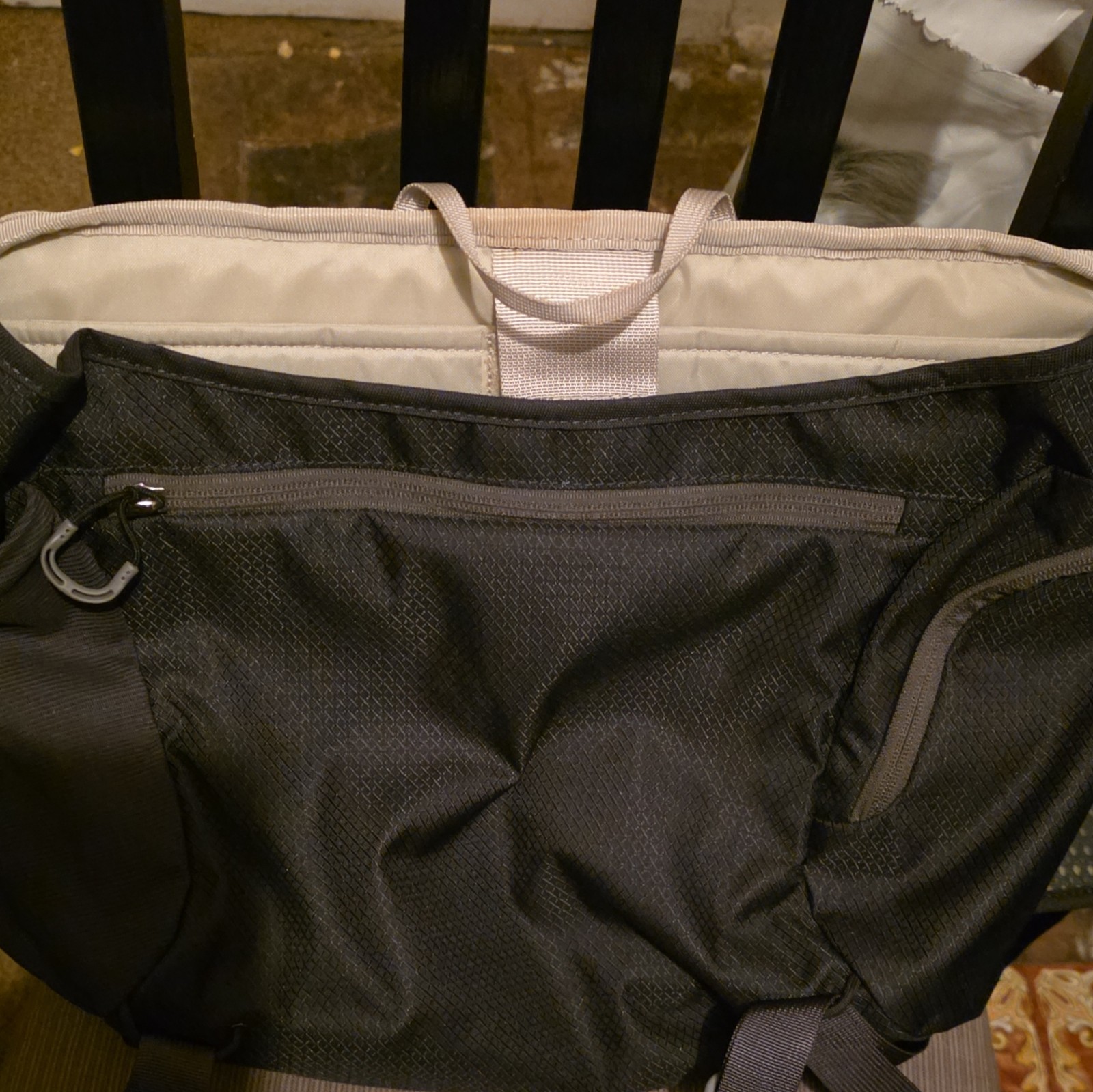 Osprey Daylite Messenger Bag Medium Black/Gray Zip Adjustable Strap Padded