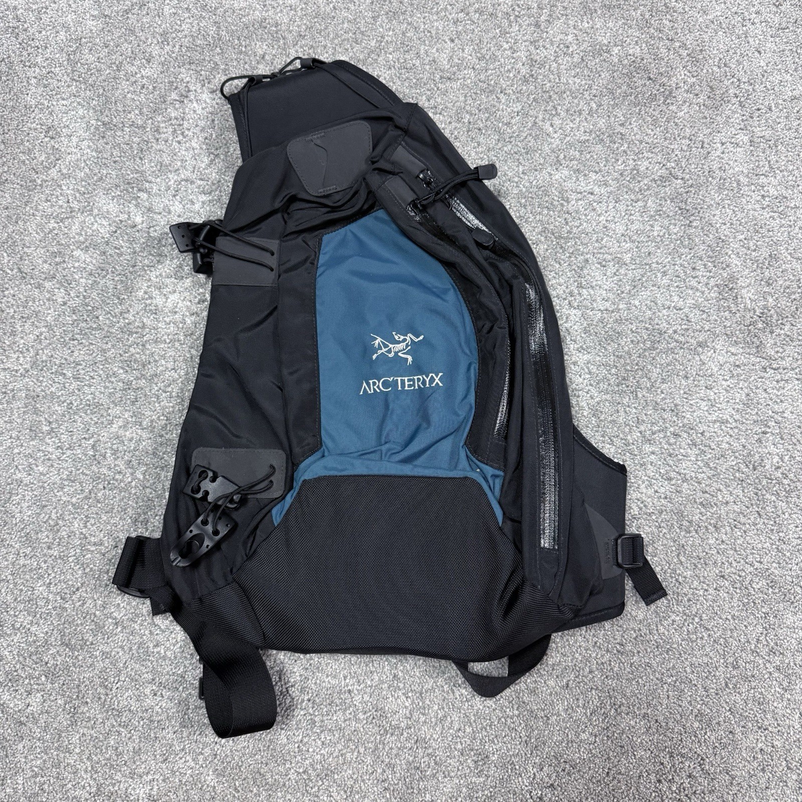 Arc’teryx OG Quiver Sling Shoulder Bag Utility Gorpcore Arcteryx Backpack Y2K