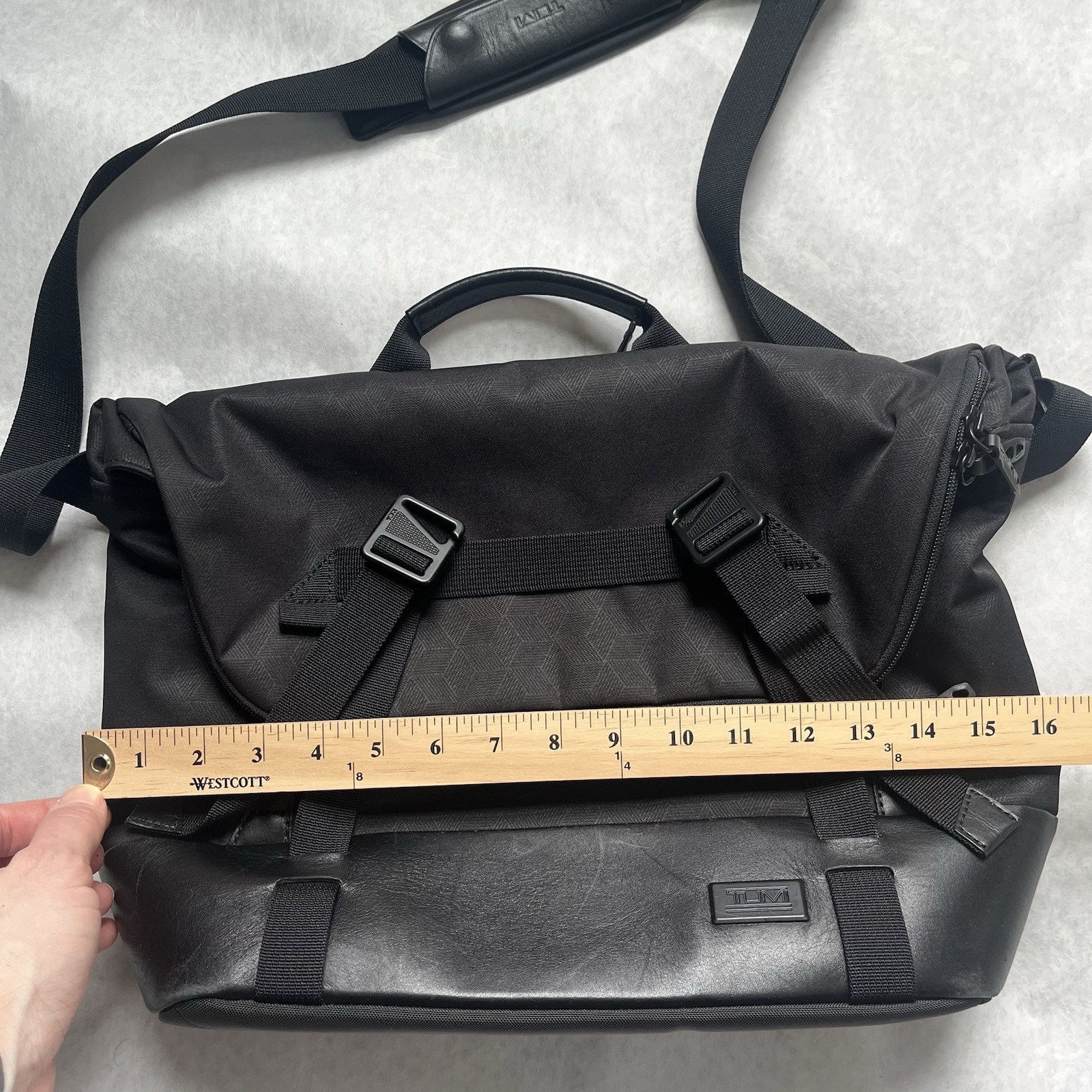 TUMI Tahoe Bode Messenger Bag Black Laptop Business Bag Flip Top Pockets Casual