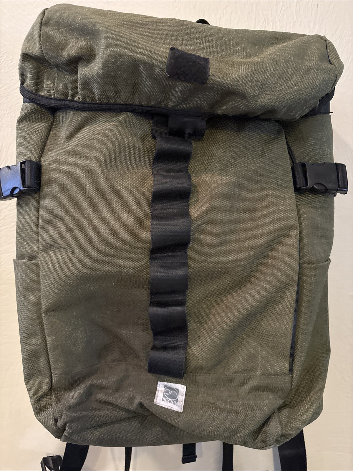 Unsettle Transit Rucksack Backpack – Field Green. Top Loader Many Pockets