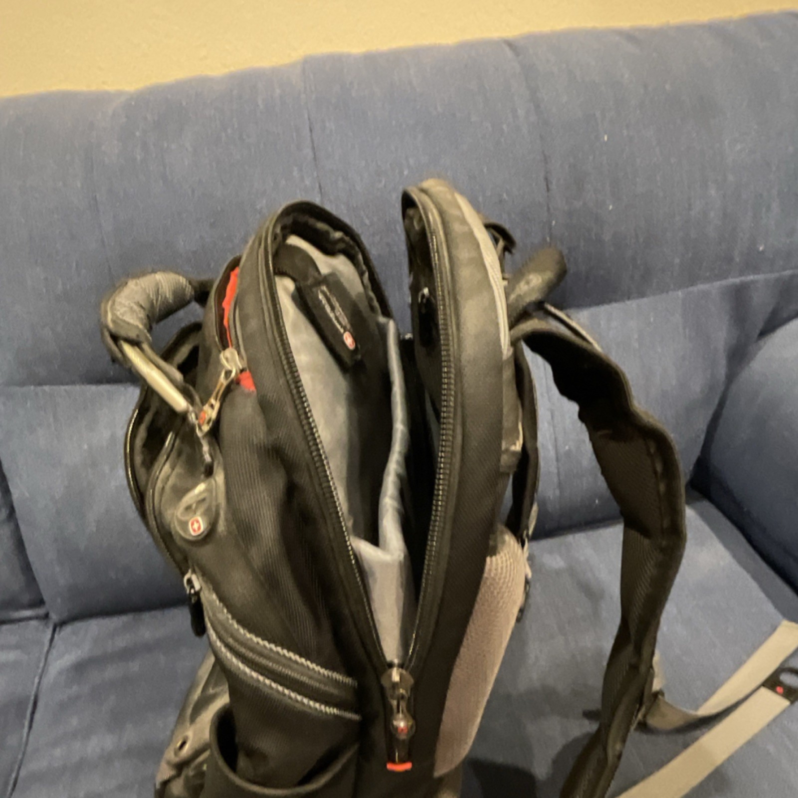 SWISSGEAR by Wenger Black Gray Backpack Men’s Zip Closure with Pockets