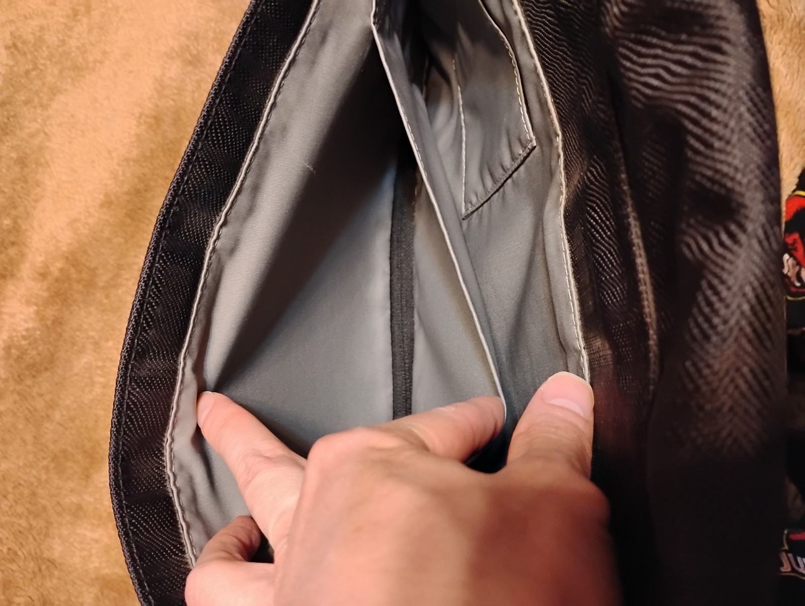 Tumi Dror Messanger Bag Magnetic Flaps Leather Accents