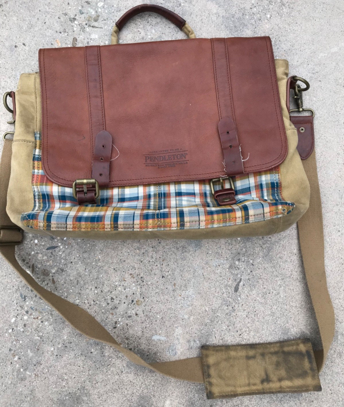 Pendleton men’s Modern Messenger Bag aprox 10″x16″ Retro Style 5″ Depth Soiled