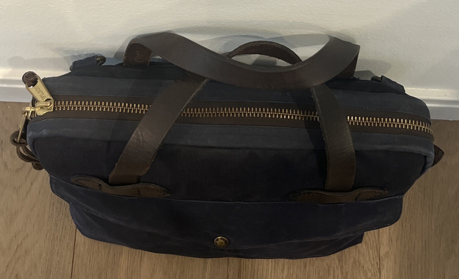 Filson Rugged Twill Tablet Briefcase | Navy | 11070324 | MiUSA | Missing Strap