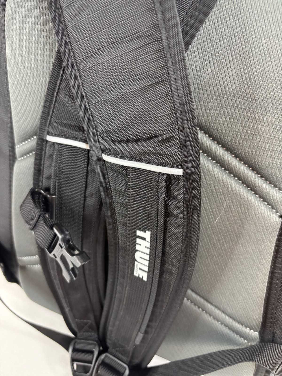 Thule EnRoute Strut Sunglass Backpack Black Hiking Daypack 15″ Laptop Travel Bag