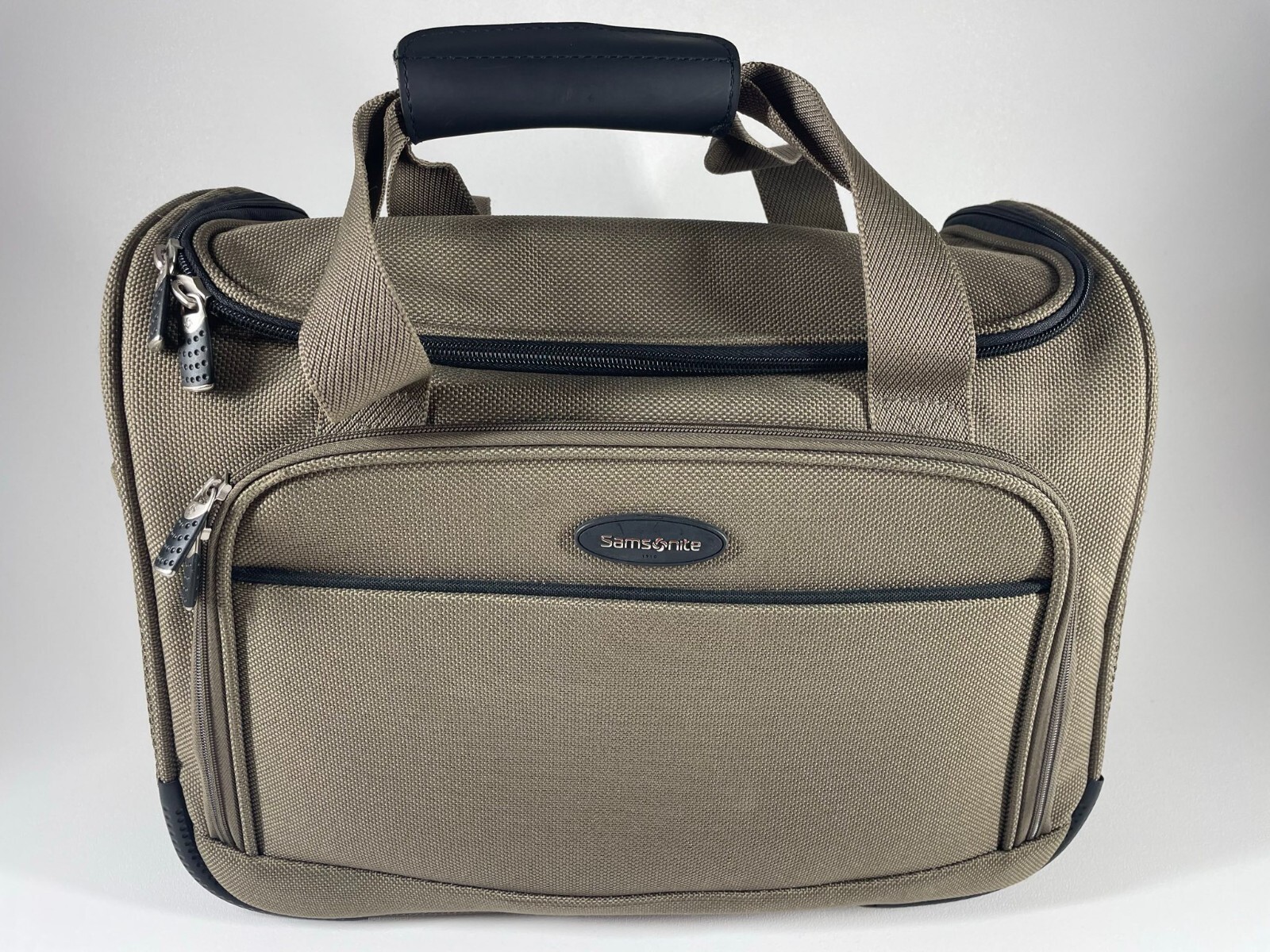 Samsonite Rugged Fabric olive green Travel Bag Size 16*9*12.5 In