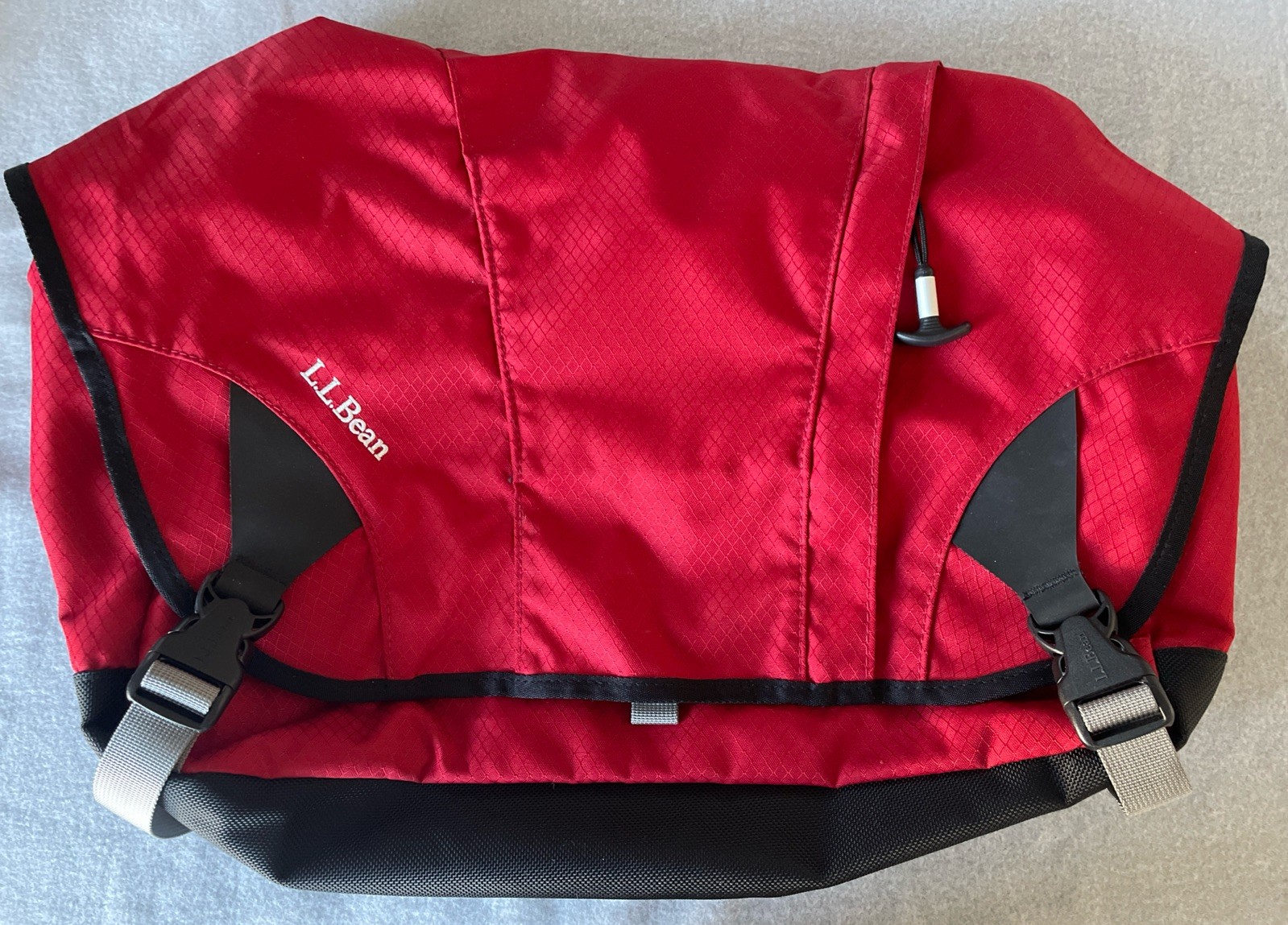 LL BEAN Laptop Commuter Adjustable Shoulder Messenger/Day Bag Red
