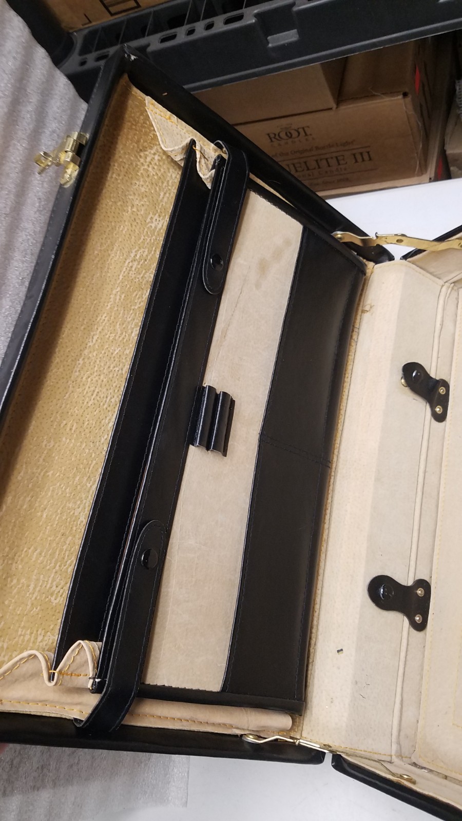 Lorell 61614 Expandable Attach Case 4in to 5in Black