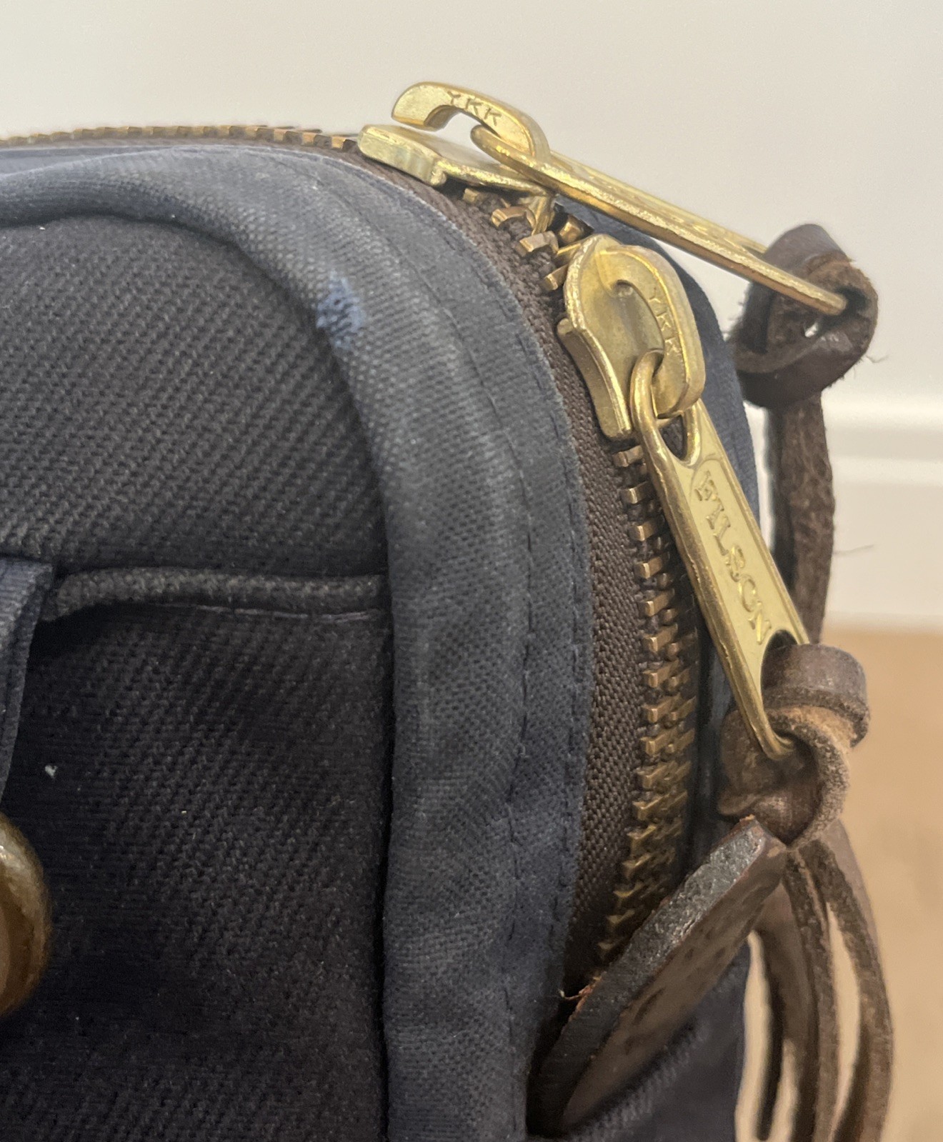 Filson Rugged Twill Tablet Briefcase | Navy | 11070324 | MiUSA | Missing Strap