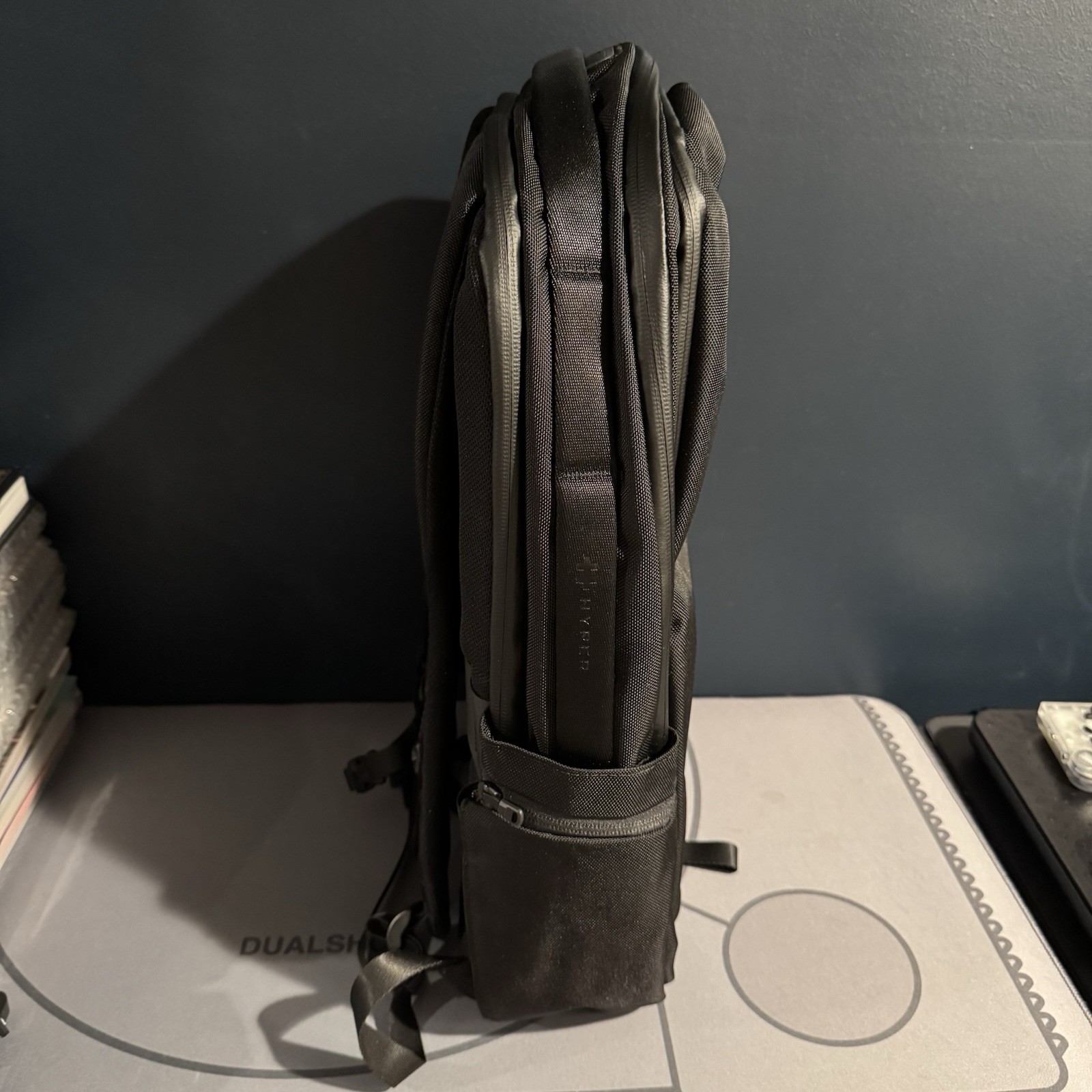 HyperPack Pro 22L Black with Apple Find