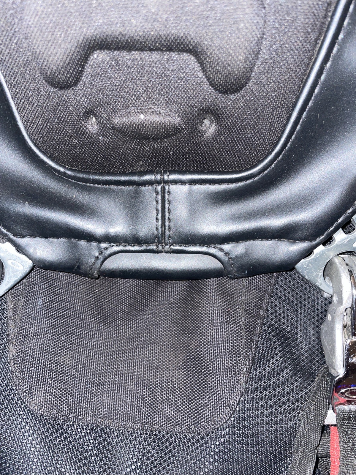 Oakley Kitchen Sink Backpack Blk PreOwned Missing “O” Oakley Logo Badge On Lid