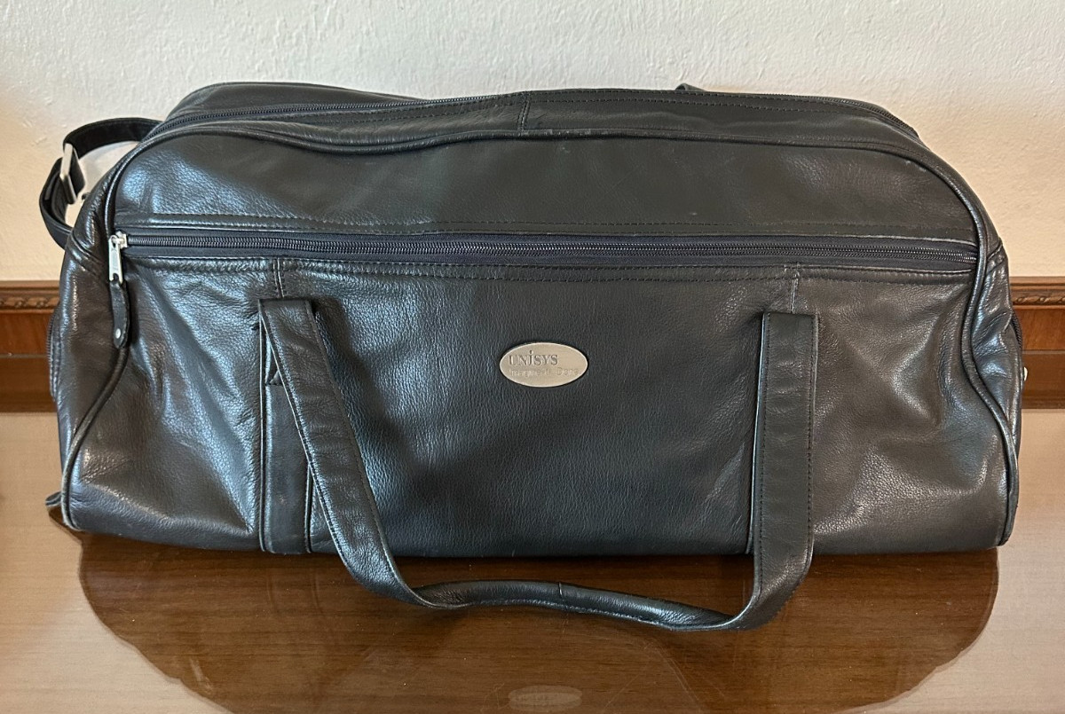 Canyon Outback Cowhide Leather 22” Cabin Duffle/Weekend Black Travel Bag