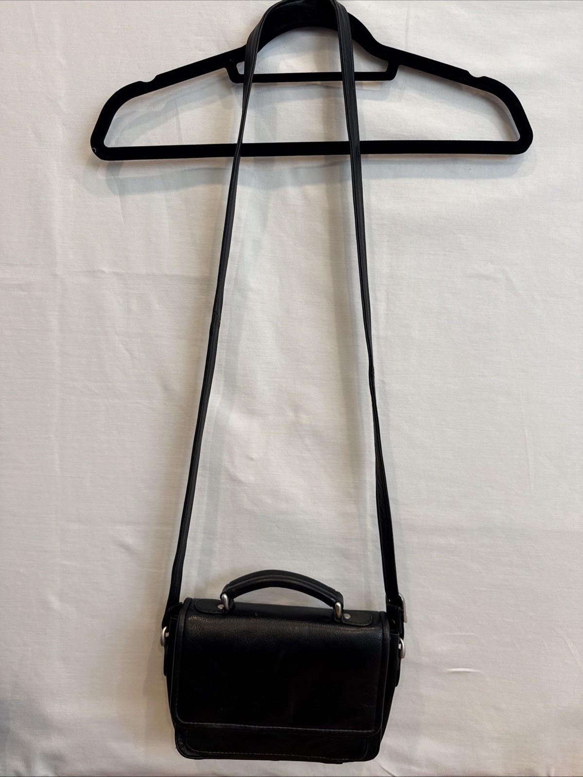 Black Leather Adjustable Strap Crossbody Bag Unisex Paul & Taylor