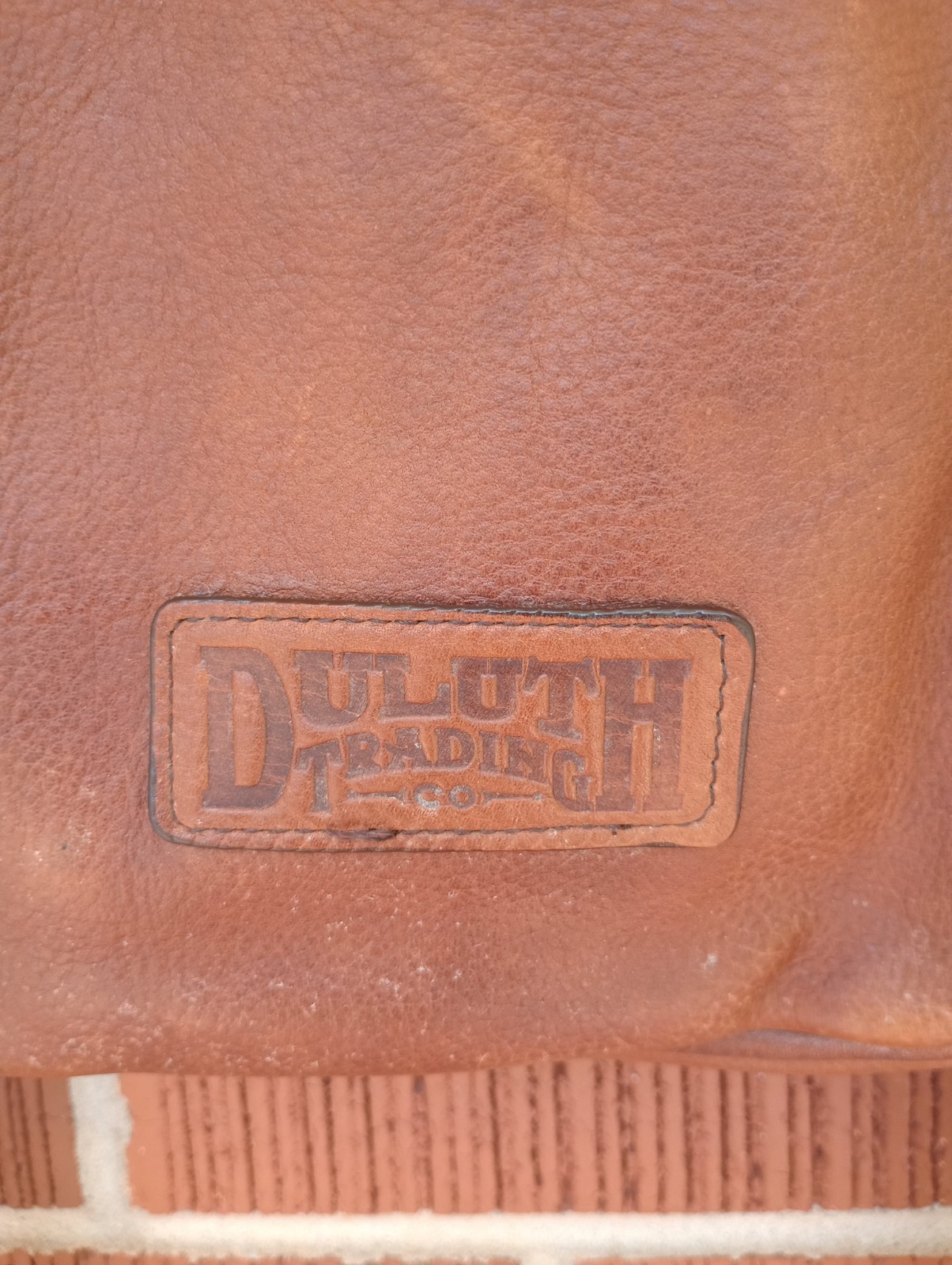 Duluth Trading Co Lifetime Leather Travel Bag Multi Zip Pocket Crossbody Brown
