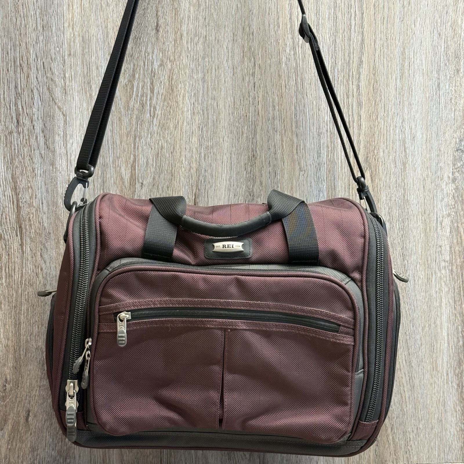 VTG REI Double Handle Messenger Carry On Bag Shoulder / Crossbody Bag Maroon
