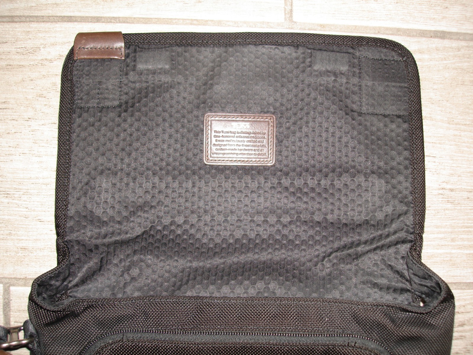 TUMI Alpha Bravo Men’s Small BROWN Crossbody Messenger Shoulder Travel Bag EUC