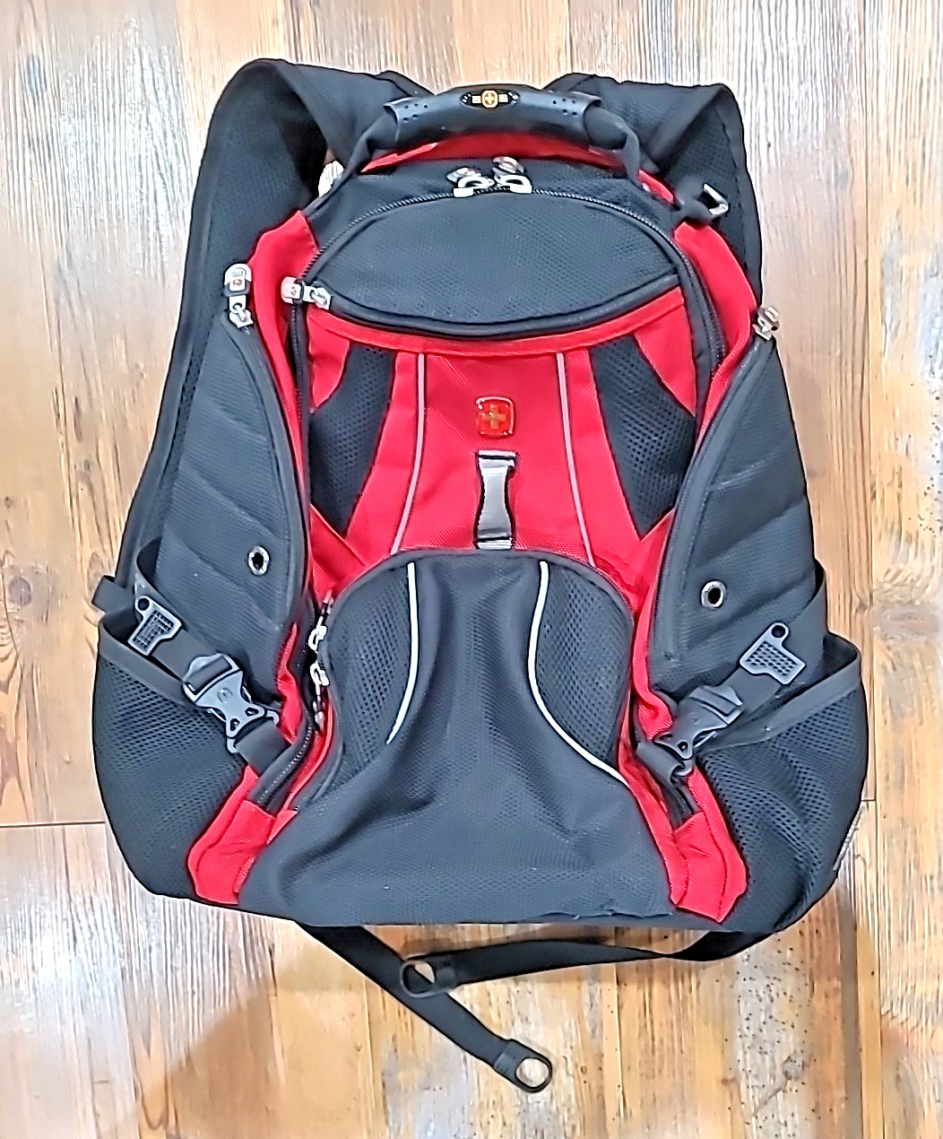 Swiss Gear Airflow Laptop Backpack Red Heavy Duty Media Storage Pockets EUC.