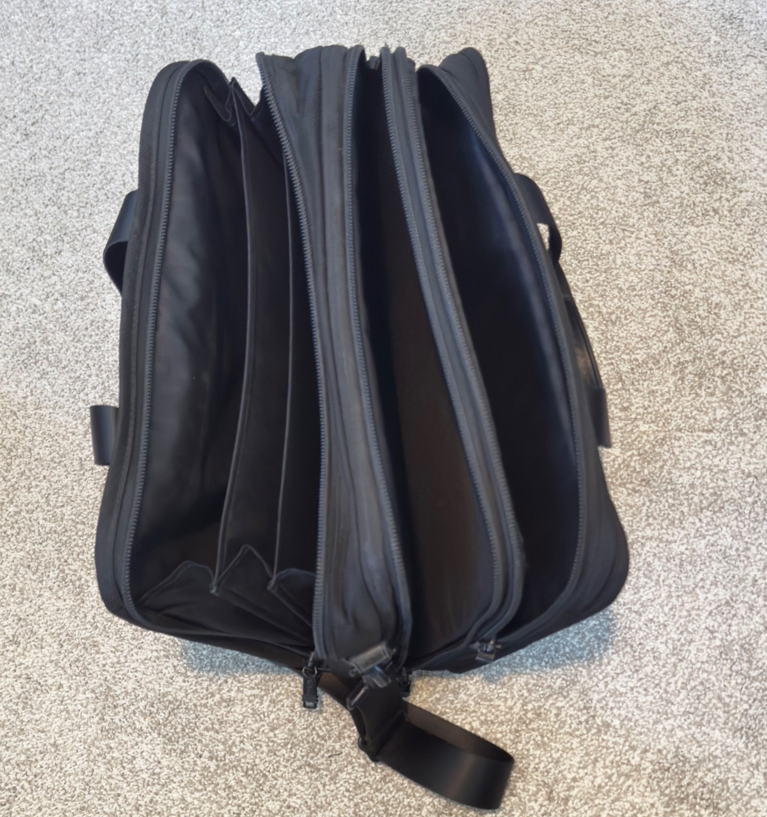 TUMI ALPHA Black Leather Expandable Organizer Laptop Brief Messenger Bag EUC