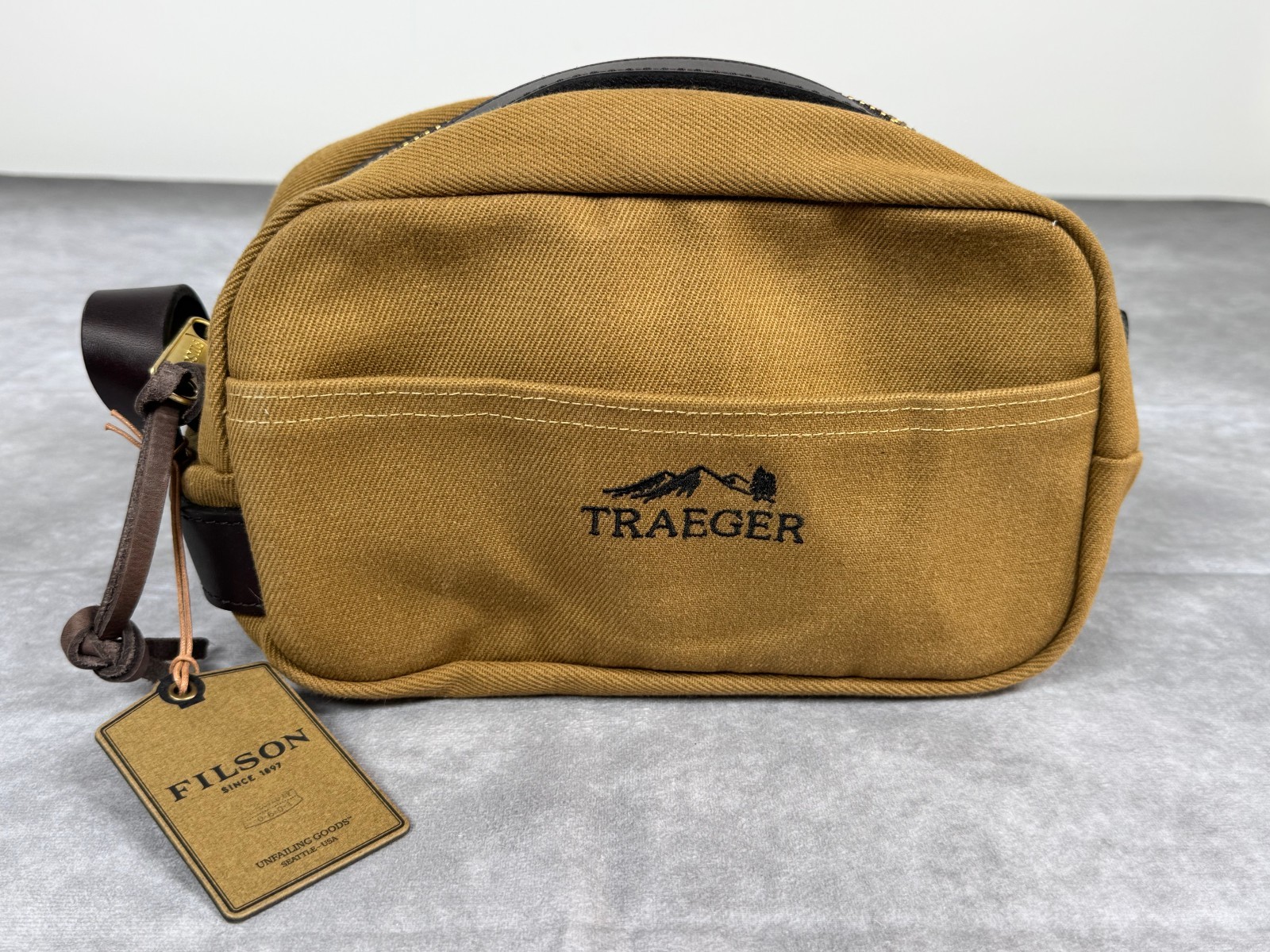 Filson Travel Kit 11070218 Tan Twill Leather Dopp Kit NWT Traeger Toiletry Bag
