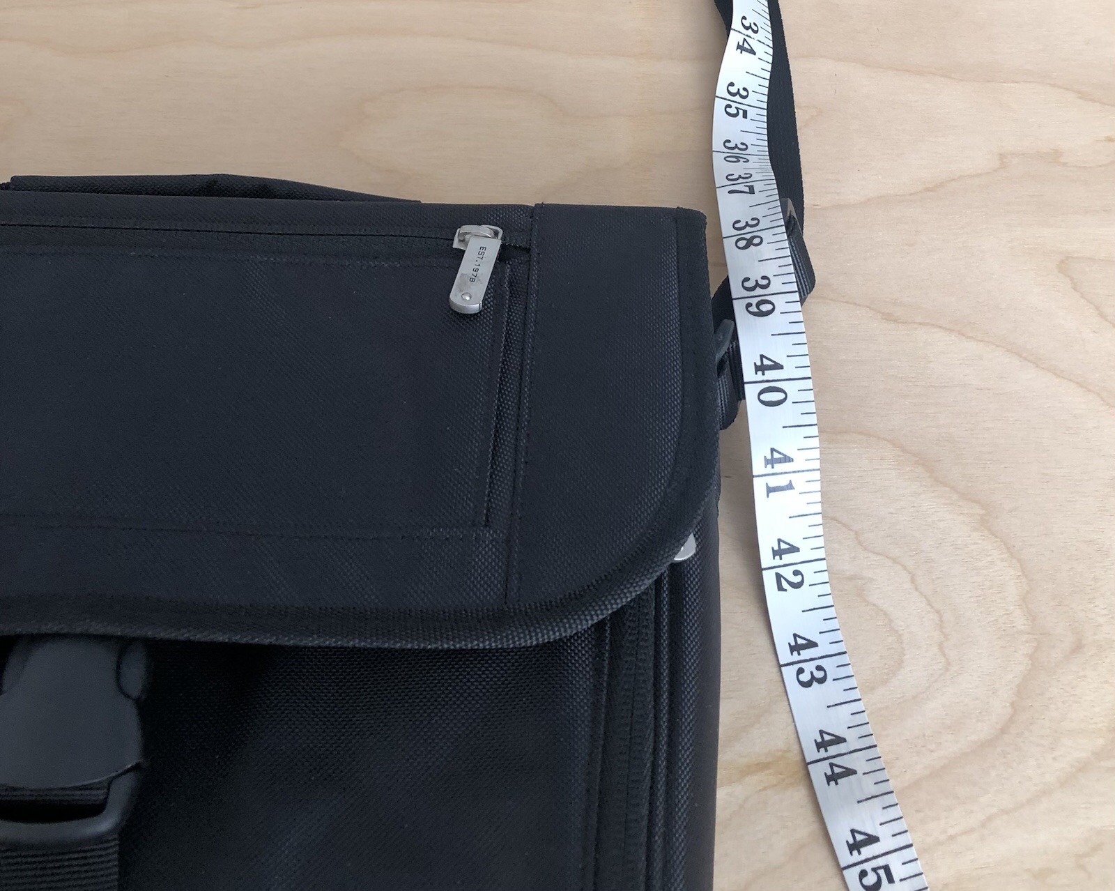 Travelon Messenger Bag Black Multi Pockets Zippered Wide Strap Mens Sz 10.5X10in
