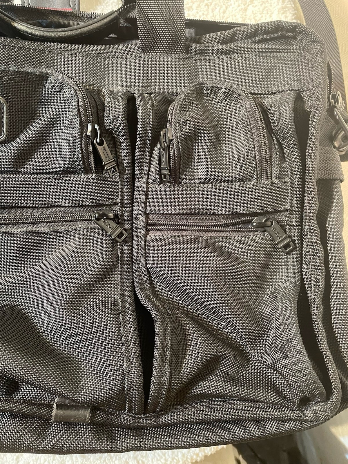 Tumi 18″ Expandable Laptop Briefcase 2621D3 Black Balistic Nylon Nice Condition
