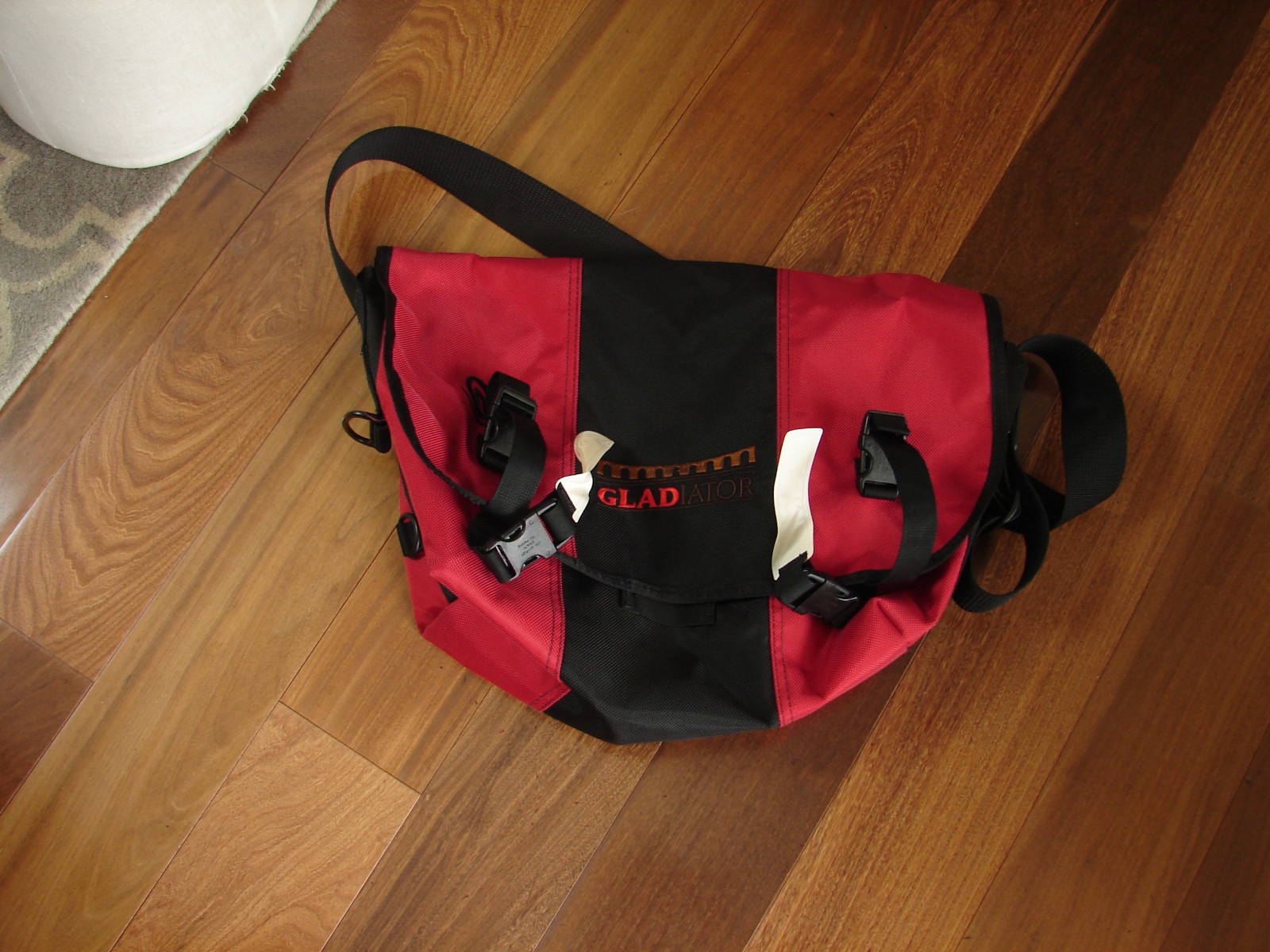 Timbuk2 Messenger Shoulder Bag Red – Size Medium 16″x12″ New