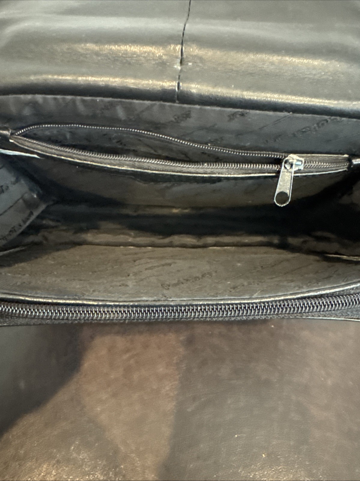 Black Leather Adjustable Strap Crossbody Bag Unisex Paul & Taylor